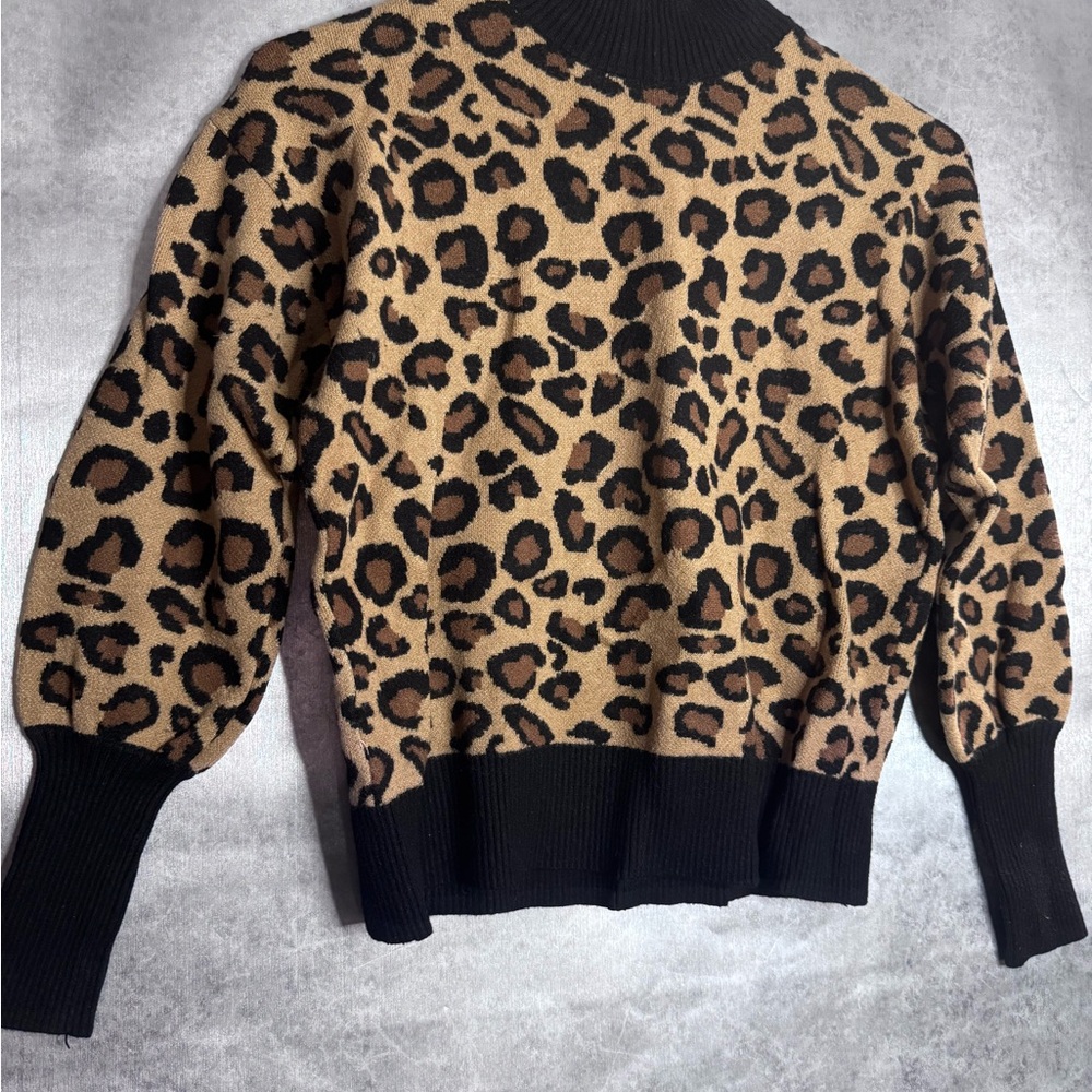 Women’s Leopard Print Sweater by Rachel Zoe EUC size small cute fall apparel